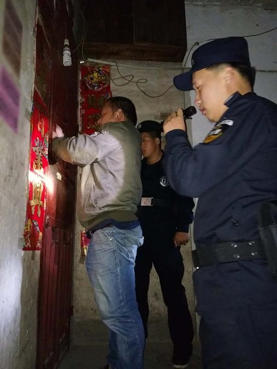 阜阳粗心妈妈误将幼女锁家中 