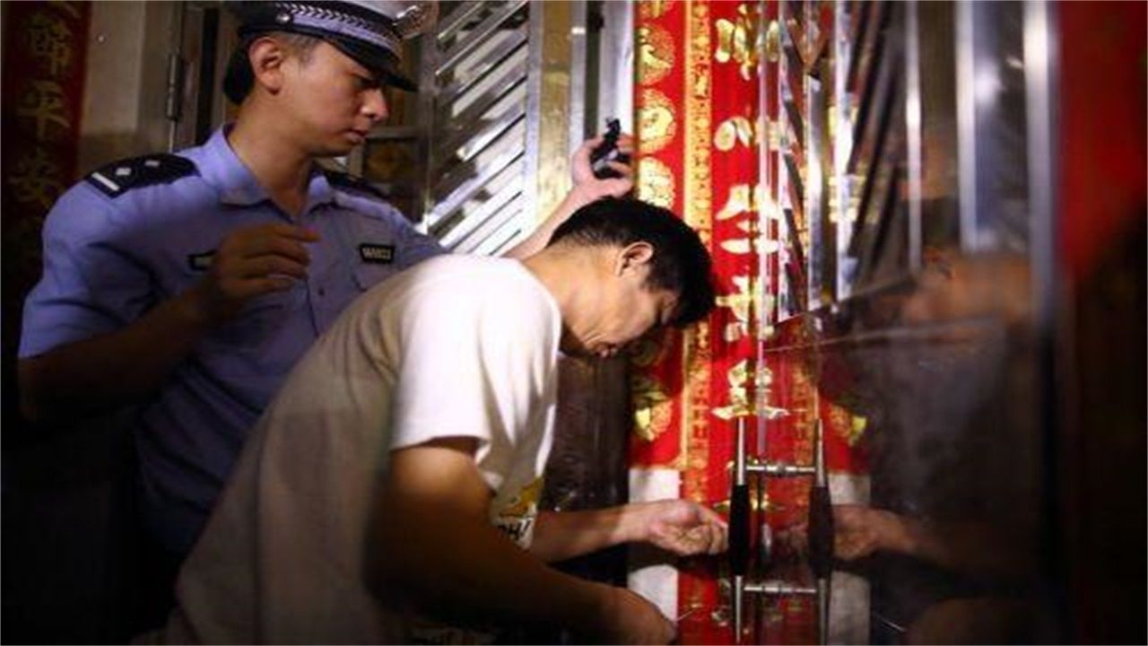 阜阳请开锁师傅开了锁后，师傅